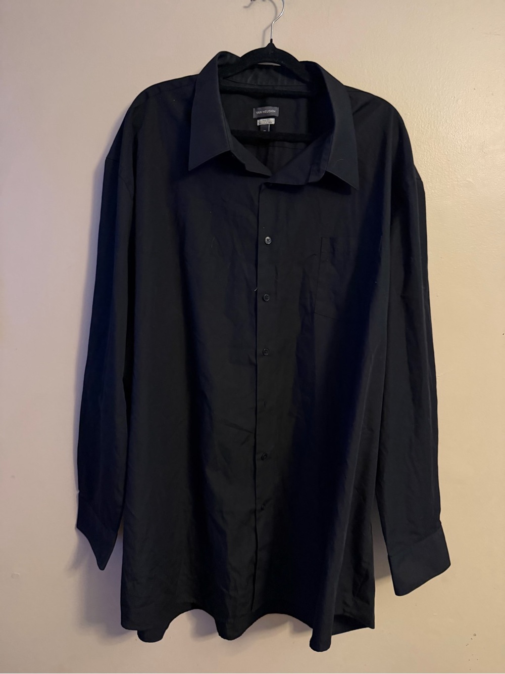 Van Heusen Men's Black Long-Sleeve Dress Shirt - Classic Collared Style